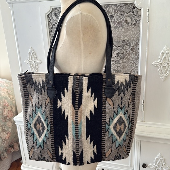 MZ Fair Trade Textiles Artisan Made
100% Wool Hand Crafted Tote Bag - Picture 6 of 15